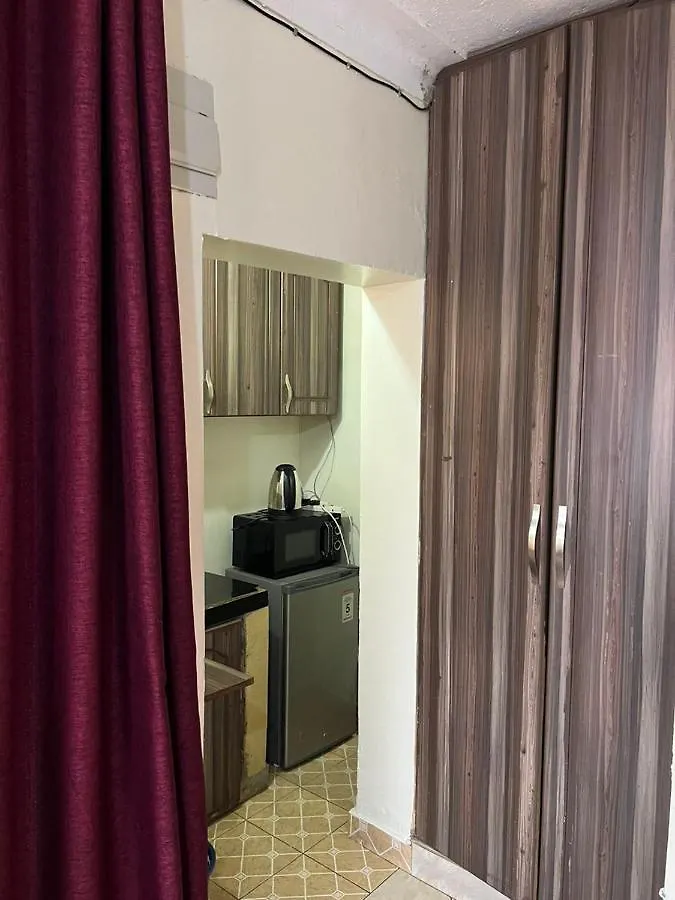 Pearl Suites - Bukoto Kampala Gæstehus